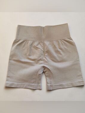 “OQQ Seamless Scrunch Shorts Women’s Medium Beige Booty Lift Gym Workout NWOT